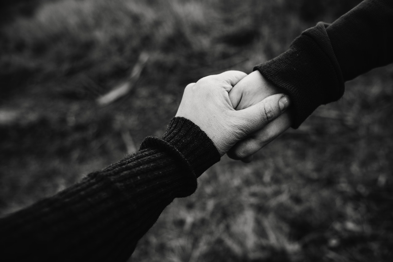 black and white photo of holding hands 735978 - موقع مصري
