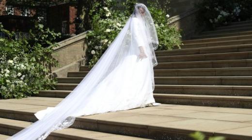 تفسير رؤية فستان الزفاف في المنام للعزباء