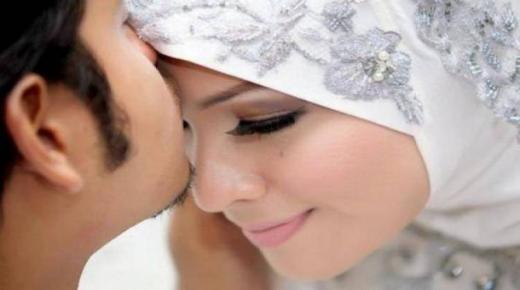 تفسير تقبيل الزوج المتوفي لزوجته في المنام لابن سيرين