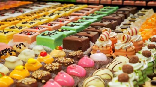 تفسير الحلويات في المنام لابن سيرين وأكل الحلويات في المنام وشراء الحلويات في المنام