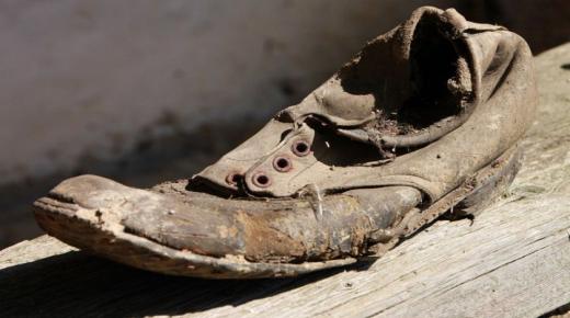 تفسير رؤية الحذاء القديم في المنام للعزباء لكبار العلماء