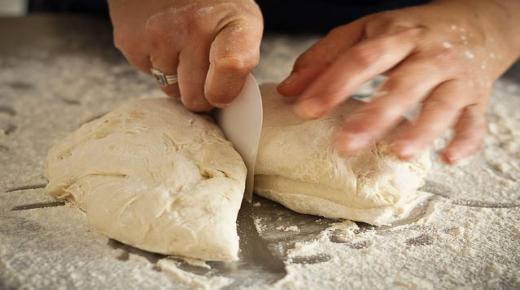 رؤية صنع الخبز في المنام لابن شاهين والنابلسي وتفسير حلم تحضير الخبز في المنام