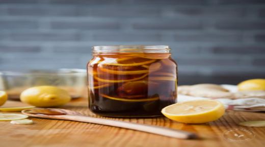 هل العسل الأسود بالليمون مفيد للجسم؟