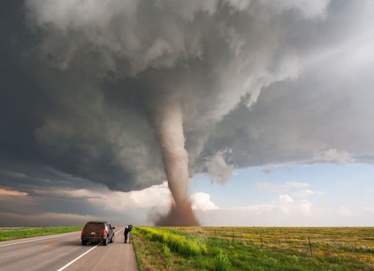 تفسير حلم الإعصار في المنام