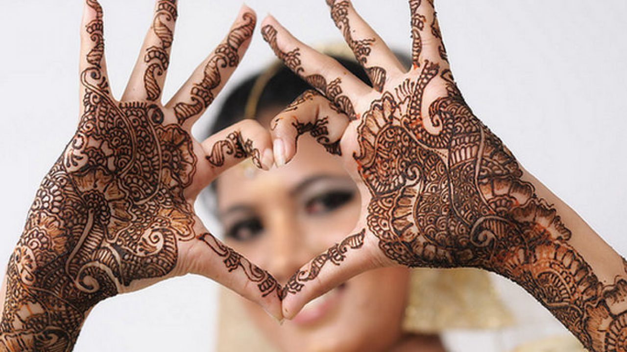 एक विवाहित महिला के हाथों में मेंहदी का सपना