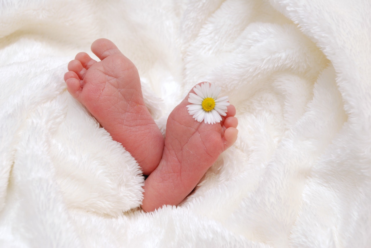 feet cute flower child 36793 - موقع مصري