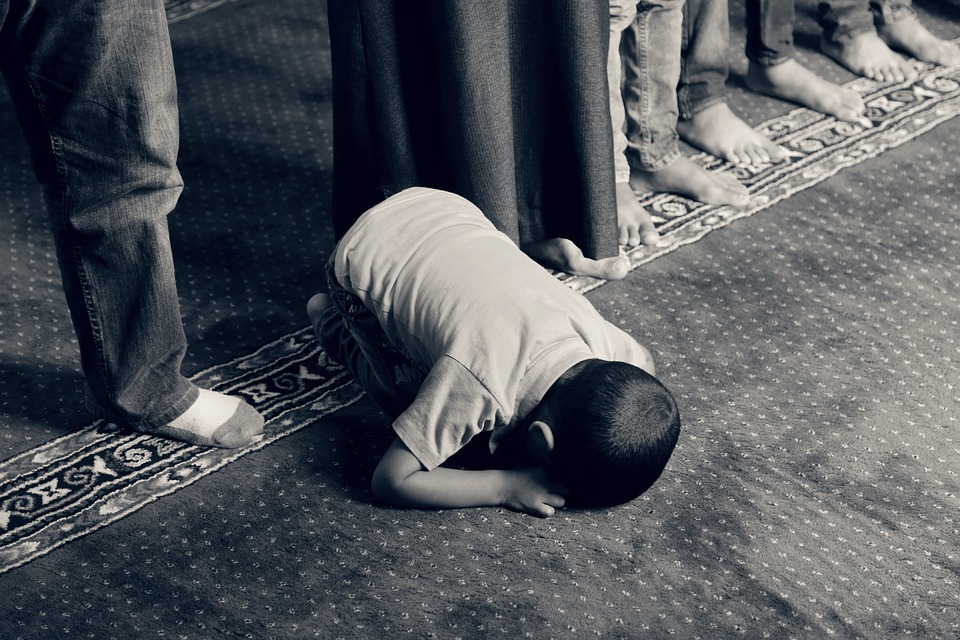 ما هو تفسير رؤية شخص أعرفه يصلي في المنام لابن سيرين موقع مصري