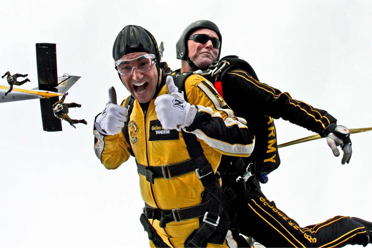 man in yellow jumpsuit and man in black jumpsuit sky diving 39608 - موقع مصري