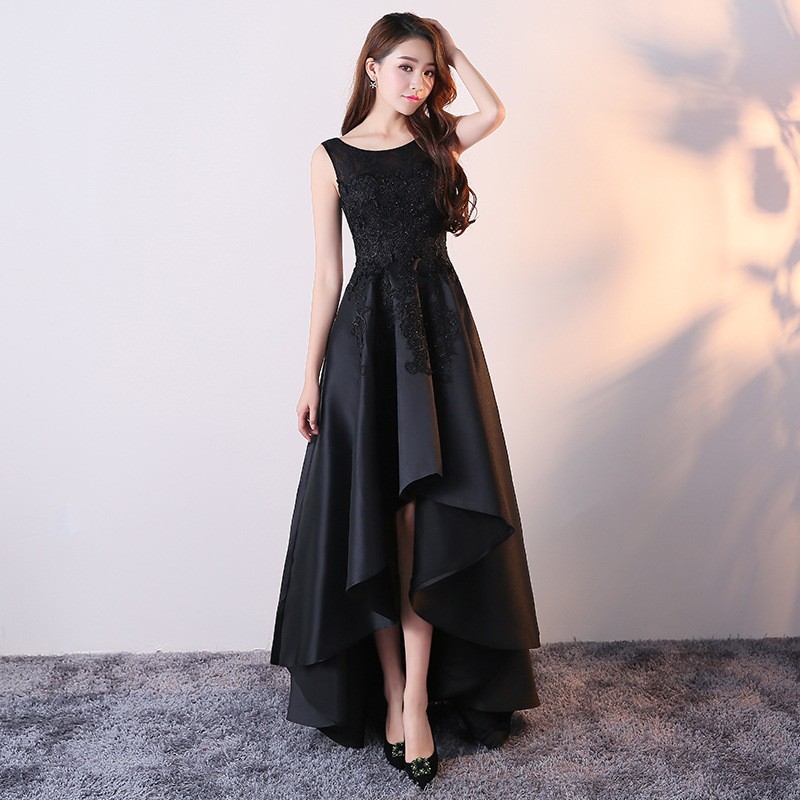 Droom van het dragen van een zwarte jurk