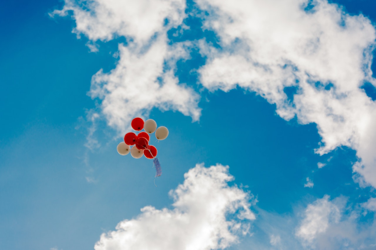red and beige balloons 1115609 - موقع مصري