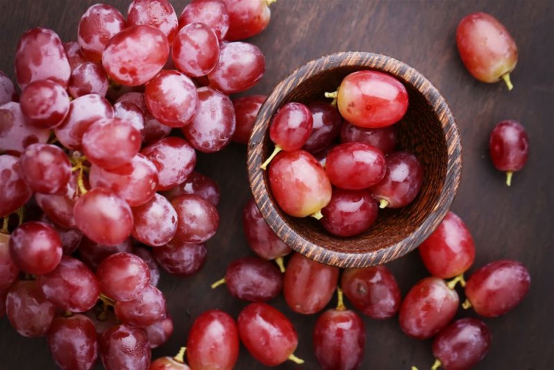 Толкување на сонот за црвено грозје во сон