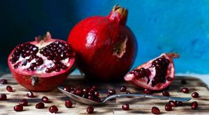 اعرفي أكثر عن فوائد الرمان للرجيم