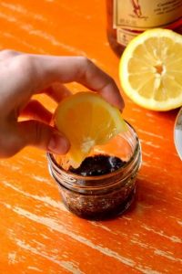 فوائد العسل الاسود بالليمون