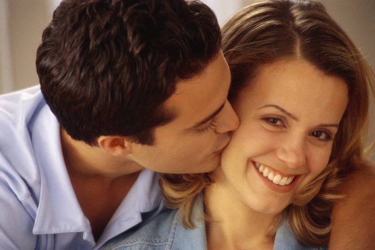 القبلة في المنام من الحبيب للعزباء