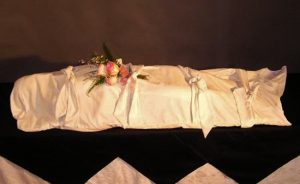 الكفن للحي في المنام