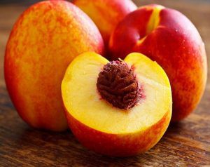 تعرف على أضرار الخوخ