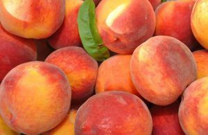 تعرف على إجابة سؤال هل الخوخ يزيد الوزن؟