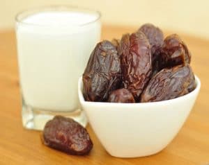 تعرف على فوائد رجيم التمر واللبن