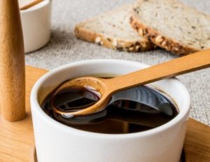 تعرفي على فوائد العسل الأسود للحامل