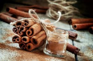 تعرفي على فوائد القرفة للبشرة