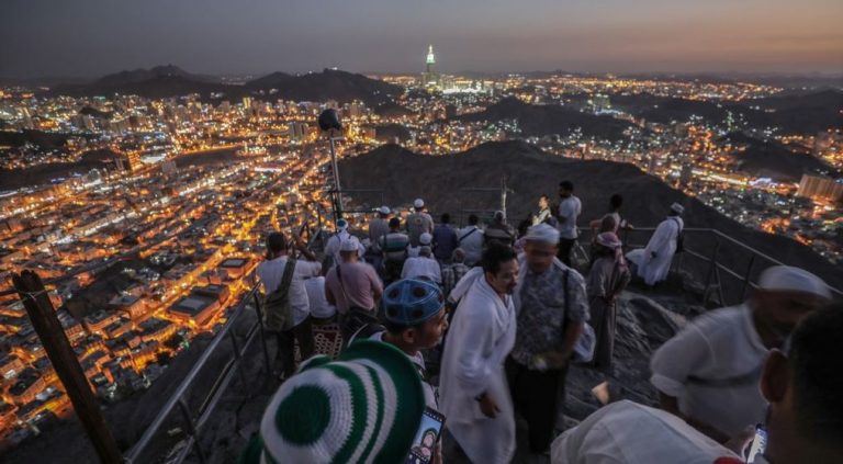 الحج للعزباء في المنام