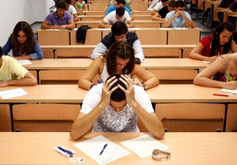 تفسير الحلم بالامتحان