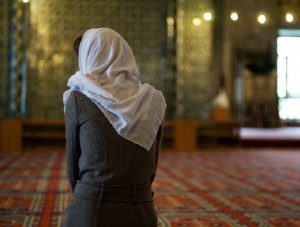 ما هو تفسير الصلاة في المنام للعزباء