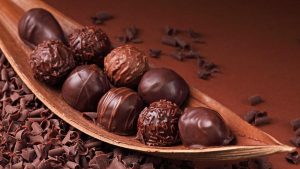 تفسير حلم أكل الشوكولاتة للعزباء