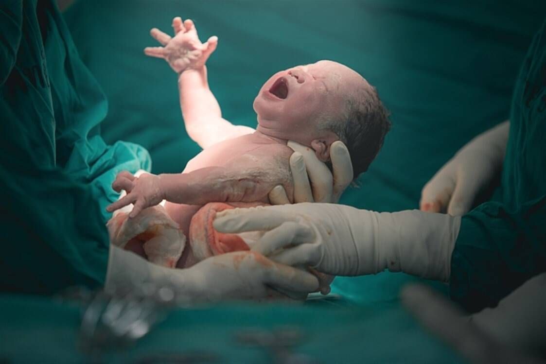 تفسير حلم الولادة للعزباء بدون ألم