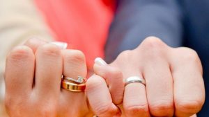 تفسير حلم خطوبة صديقتي العزباء