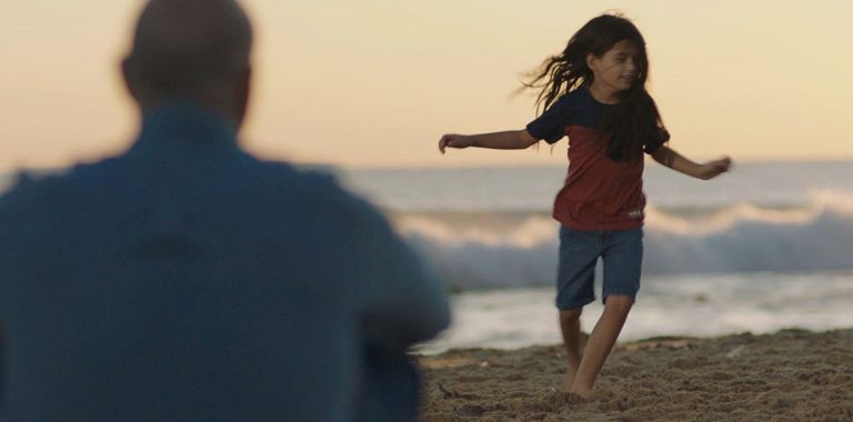 ما هو تفسير حلم رؤية شخص اعرفه ينظر الي