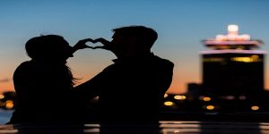 تفسير حلم رؤية شخص تحبه وهو بعيد عنك للعزباء