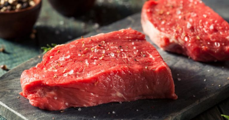 تفسير رؤيا الميت يعطي لحم للحي