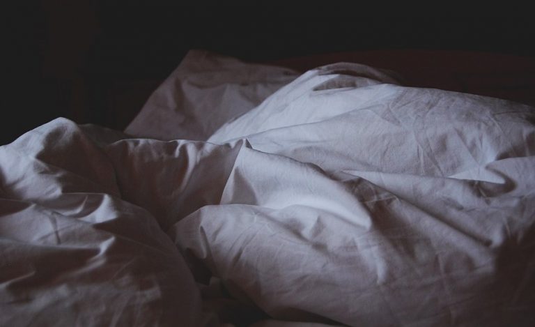 ما هو تفسير رؤية الميت يعود إلى الحياة