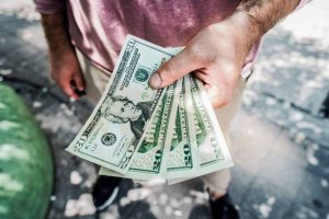 تفسير حلم أخذ النقود الورقية