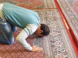 رؤية الميت يصلي