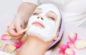 طريقة عمل ماسك الزبادي للوجه