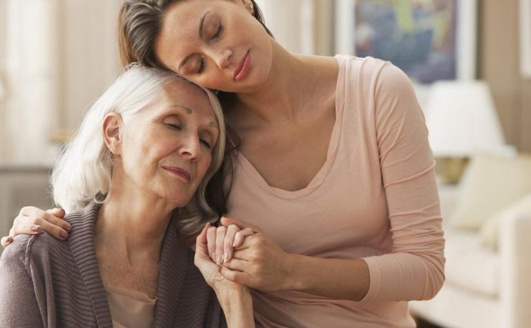 زعل الأم في المنام للعزباء