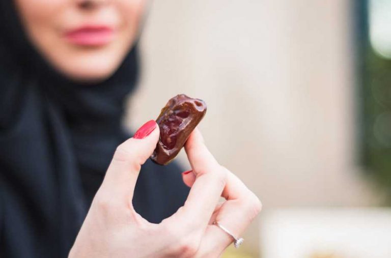 ما هي فوائد اكل التمر قبل النوم