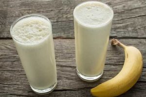 ما هي فوائد الموز باللبن