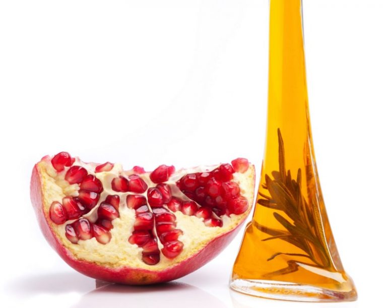 ما هي فوائد زيت الرمان