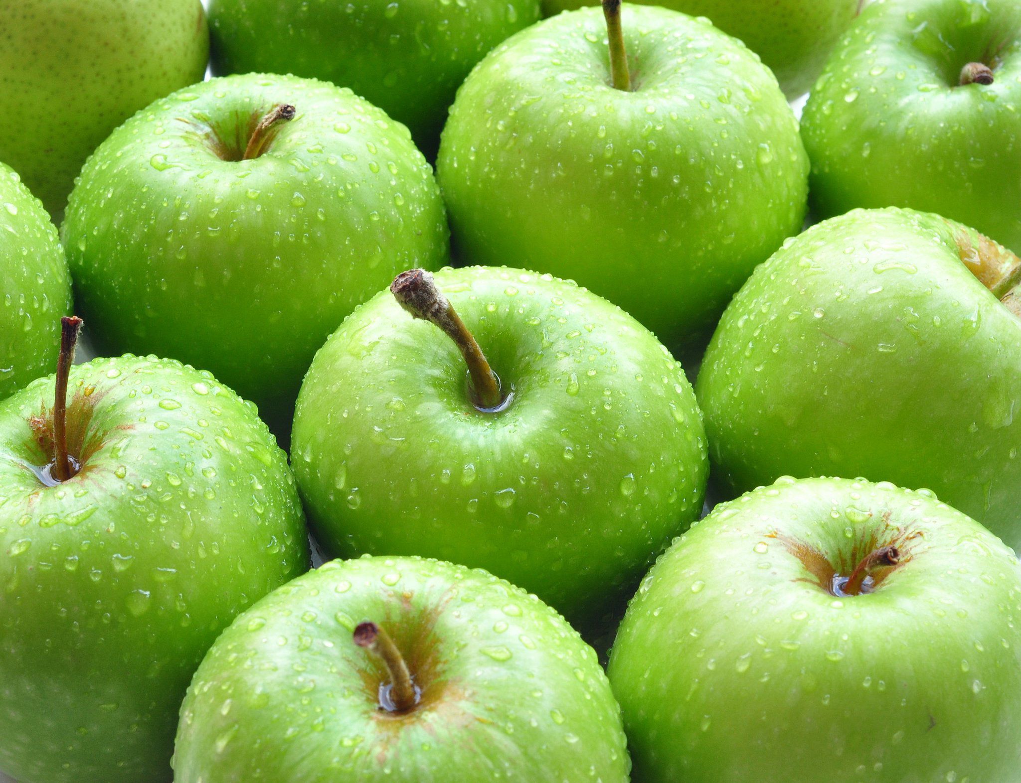 رؤية التفاح الأخضر في المنام للحامل