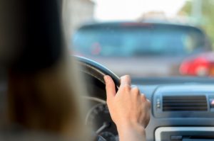 حلمت أني أقود سيارة وأنا لا أعرف القيادة للعزباء