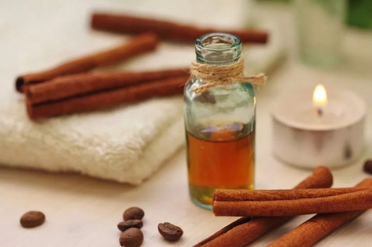 كيفية استخدام زيت القرفة للوجه