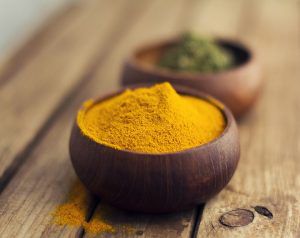 ما هي أضرار الكركم على الجسم؟