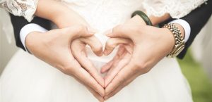  مسك اليد في المنام