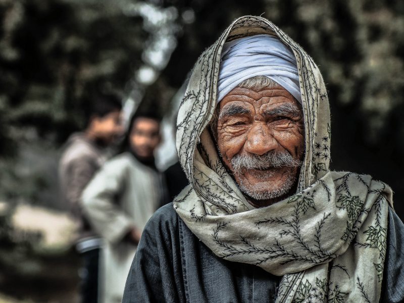 إذاعة مدرسية عن كبار السن واليوم العالمي للمسنين • موقع مصري