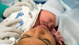 رؤية امرأة تلد في المنام